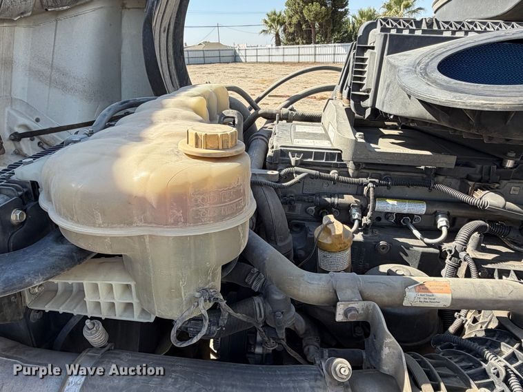 2019 Freightliner Cascadia 126