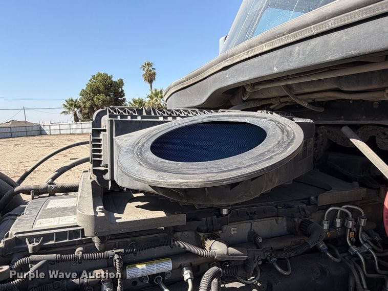 2019 Freightliner Cascadia 126