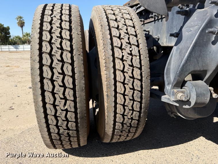 2019 Freightliner Cascadia 126