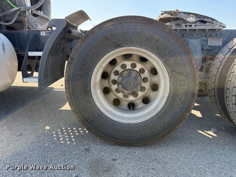 2019 Freightliner Cascadia 126