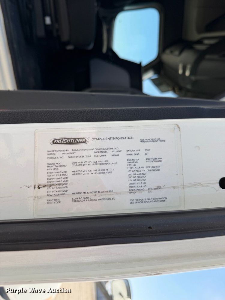 2019 Freightliner Cascadia 126
