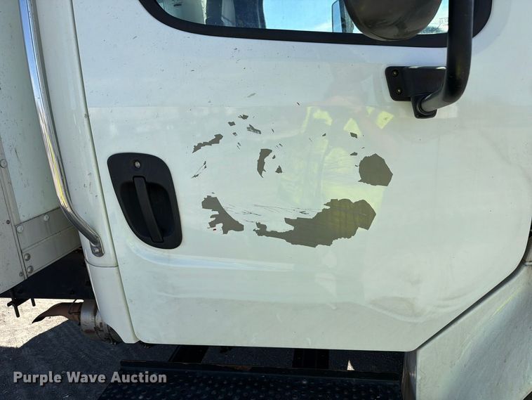 image for item YA5120 2020 Freightliner Business Class M2 box truck