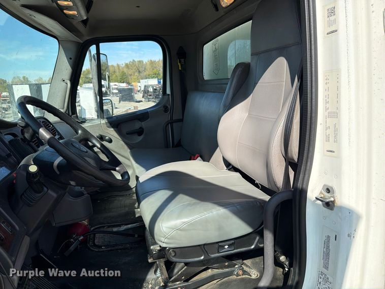 image for item YA5120 2020 Freightliner Business Class M2 box truck