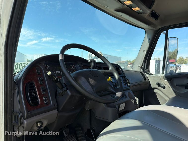 image for item YA5120 2020 Freightliner Business Class M2 box truck