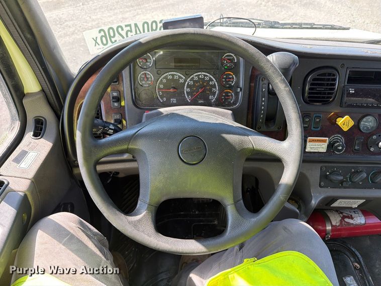 image for item YA5120 2020 Freightliner Business Class M2 box truck