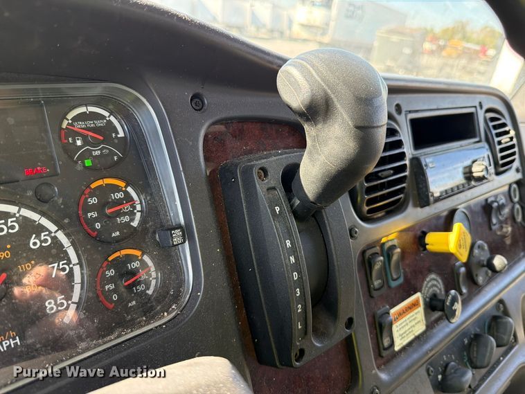 image for item YA5120 2020 Freightliner Business Class M2 box truck