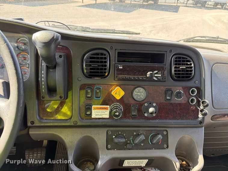 image for item YA5120 2020 Freightliner Business Class M2 box truck