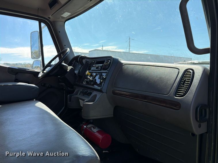 image for item YA5120 2020 Freightliner Business Class M2 box truck