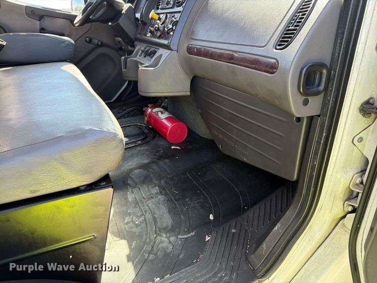 image for item YA5120 2020 Freightliner Business Class M2 box truck