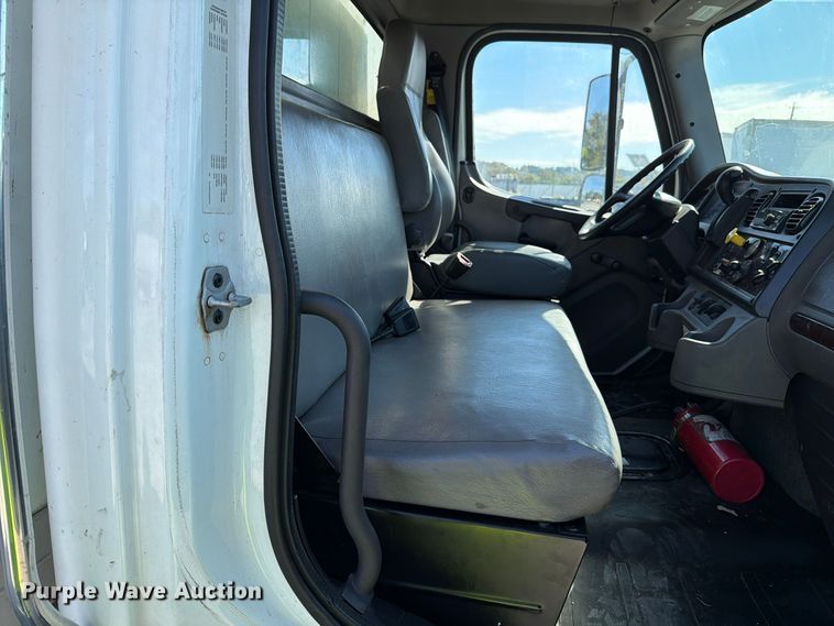 image for item YA5120 2020 Freightliner Business Class M2 box truck