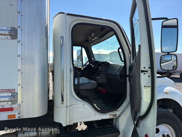 image for item YA5120 2020 Freightliner Business Class M2 box truck