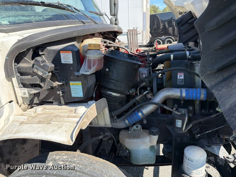 image for item YA5120 2020 Freightliner Business Class M2 box truck