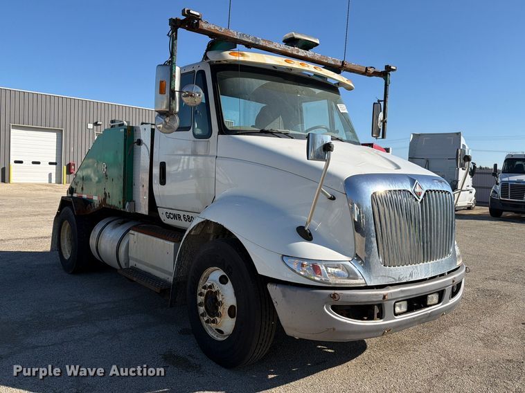 image for item YA5138 2016 International 8600 toter truck