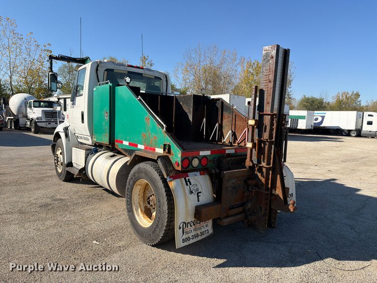 image for item YA5138 2016 International 8600 toter truck