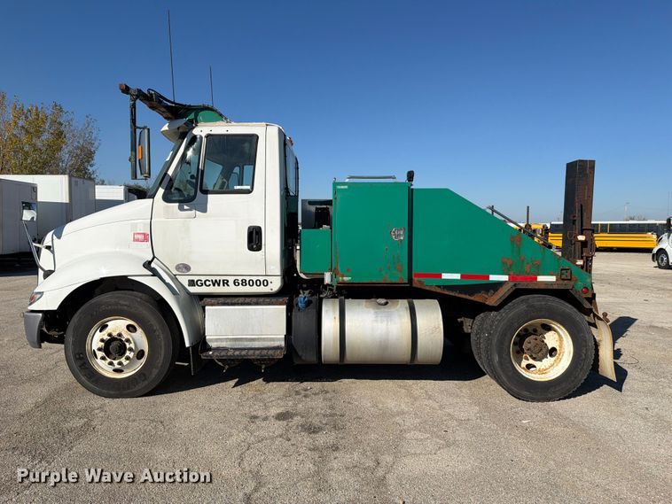 image for item YA5138 2016 International 8600 toter truck