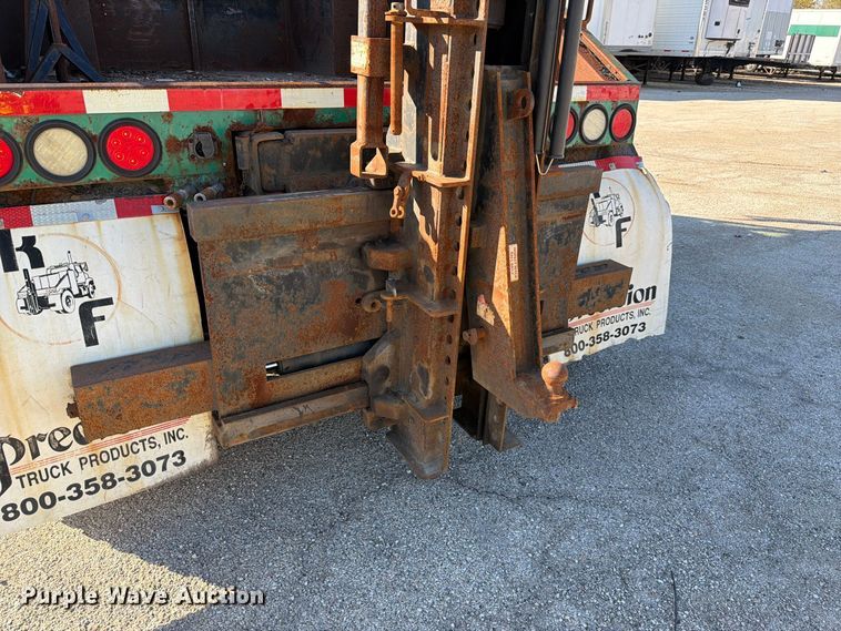 image for item YA5138 2016 International 8600 toter truck