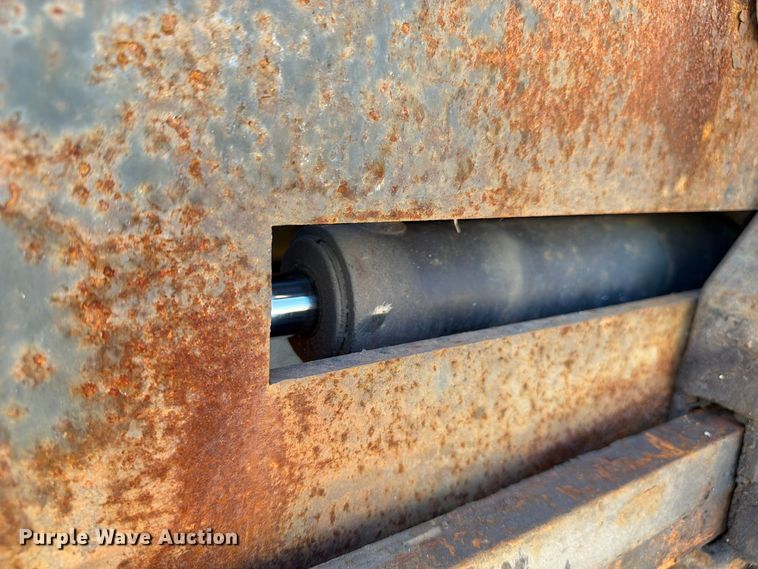 image for item YA5138 2016 International 8600 toter truck