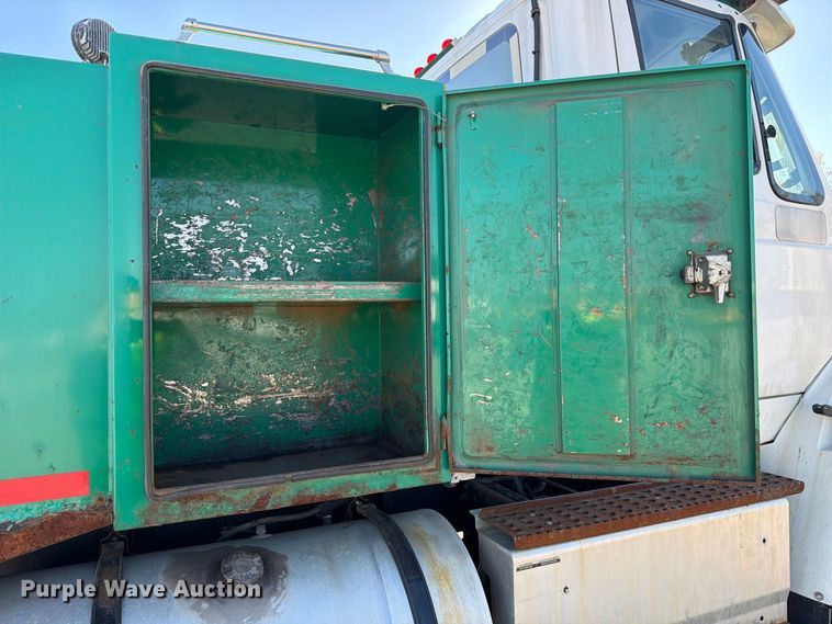 image for item YA5138 2016 International 8600 toter truck