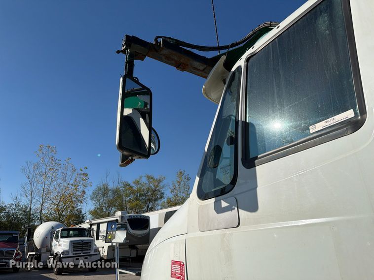image for item YA5138 2016 International 8600 toter truck