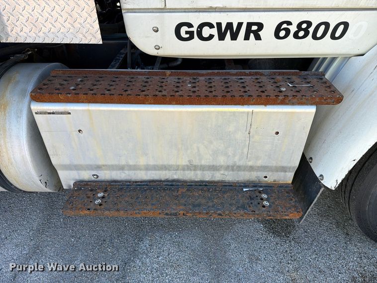 image for item YA5138 2016 International 8600 toter truck