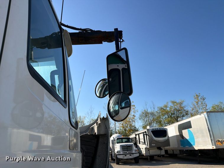 image for item YA5138 2016 International 8600 toter truck