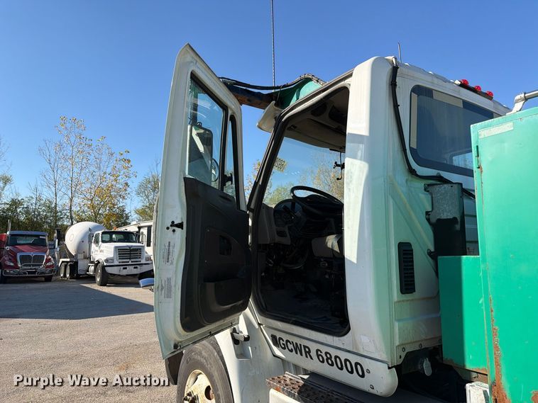 image for item YA5138 2016 International 8600 toter truck