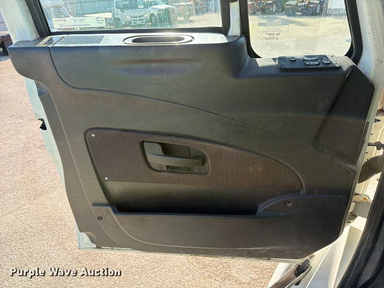 image for item YA5138 2016 International 8600 toter truck