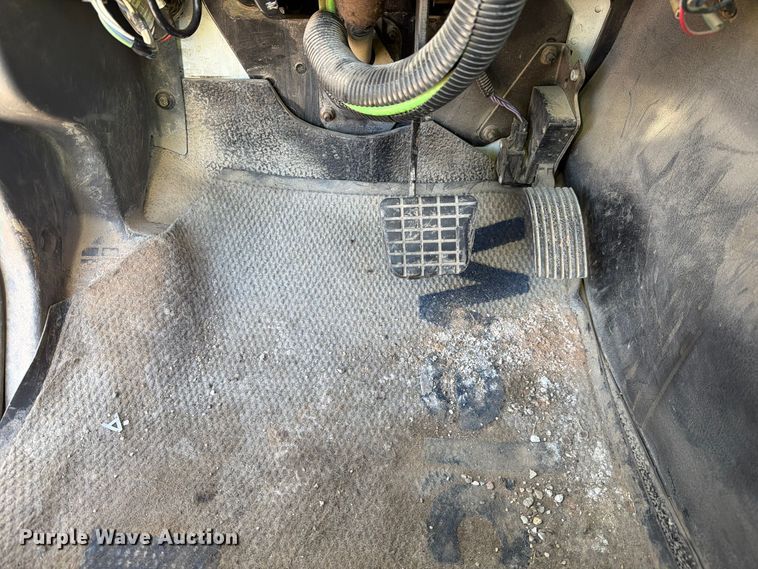 image for item YA5138 2016 International 8600 toter truck