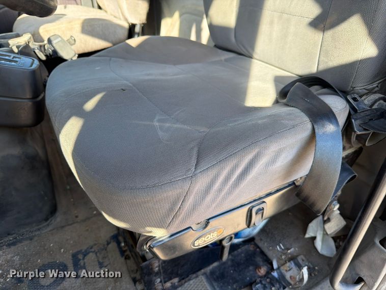image for item YA5138 2016 International 8600 toter truck