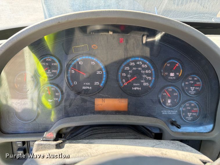 image for item YA5138 2016 International 8600 toter truck