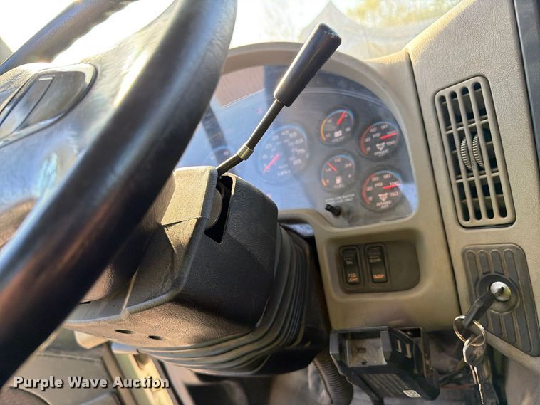 image for item YA5138 2016 International 8600 toter truck
