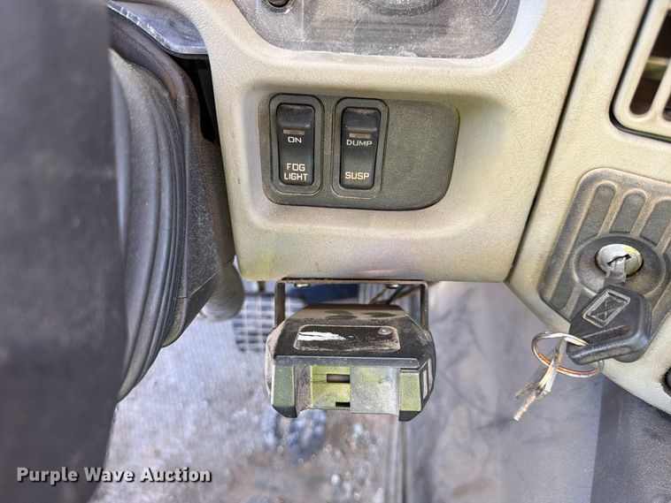 image for item YA5138 2016 International 8600 toter truck