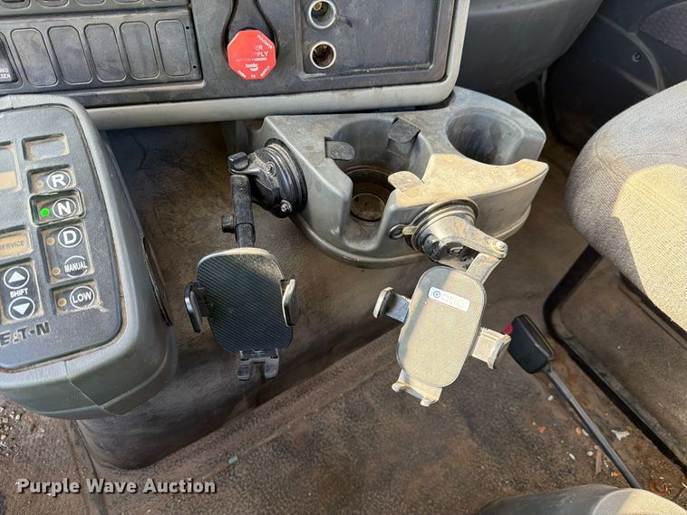 image for item YA5138 2016 International 8600 toter truck