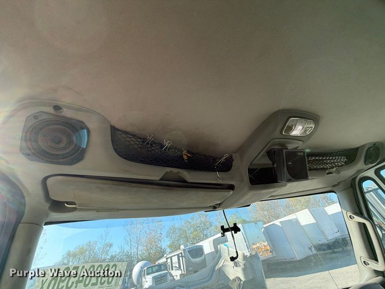 image for item YA5138 2016 International 8600 toter truck