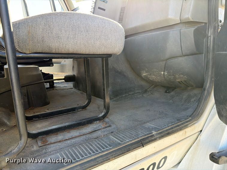 image for item YA5138 2016 International 8600 toter truck