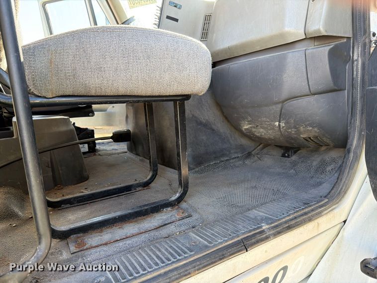 image for item YA5138 2016 International 8600 toter truck
