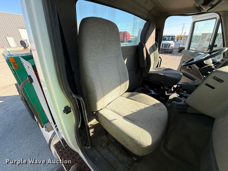 image for item YA5138 2016 International 8600 toter truck