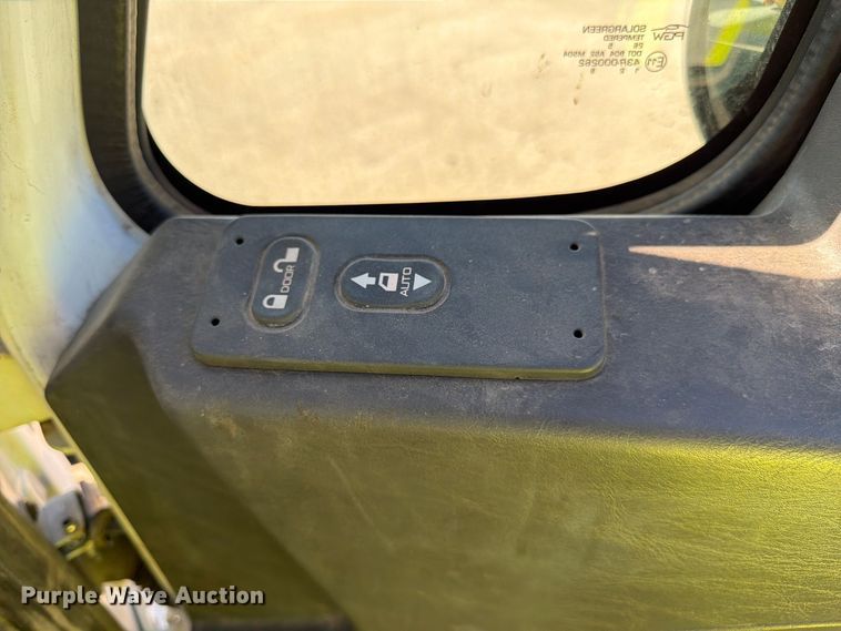 image for item YA5138 2016 International 8600 toter truck