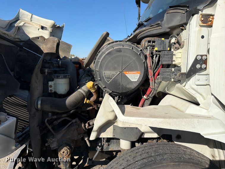 image for item YA5138 2016 International 8600 toter truck