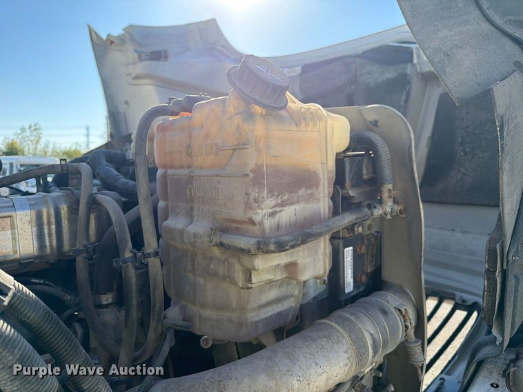 image for item YA5138 2016 International 8600 toter truck
