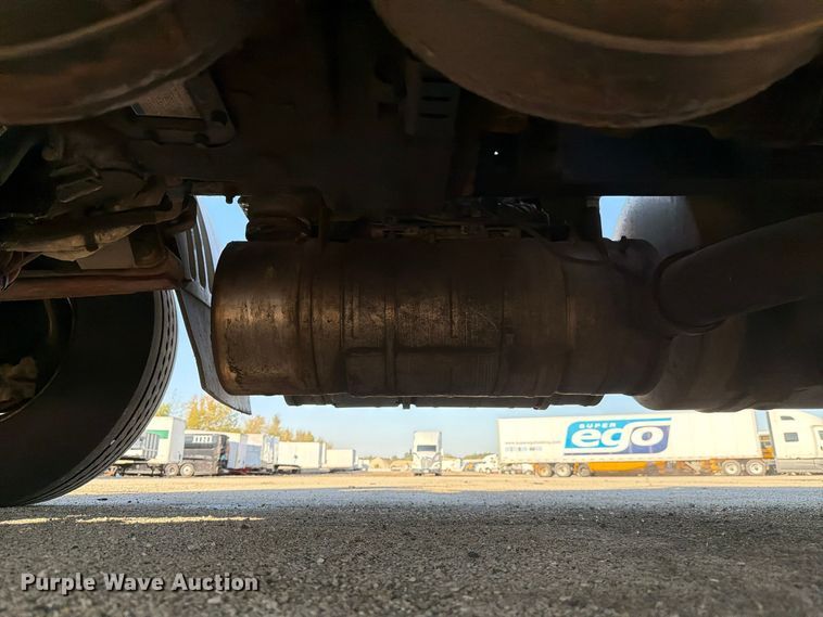 image for item YA5138 2016 International 8600 toter truck