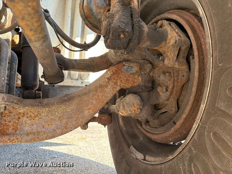 image for item YA5138 2016 International 8600 toter truck