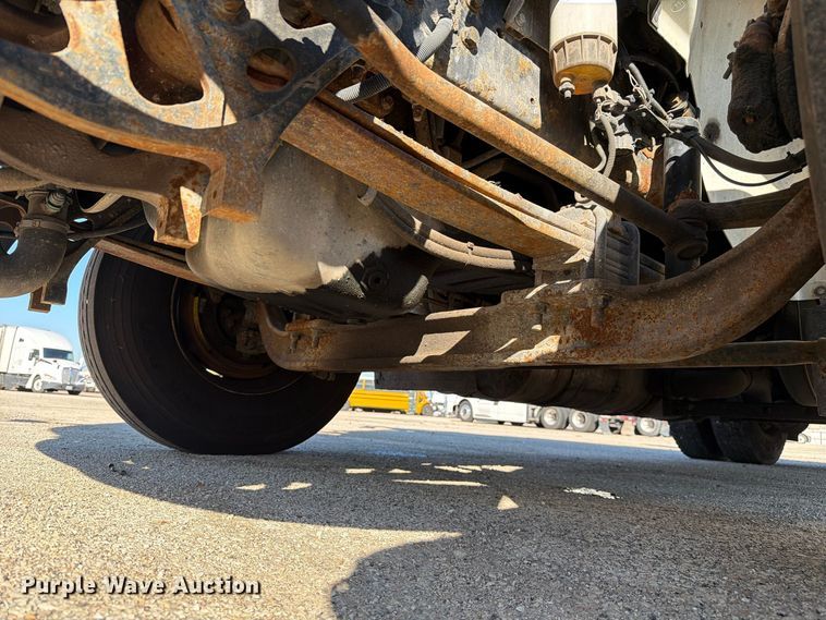 image for item YA5138 2016 International 8600 toter truck