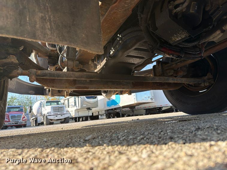 image for item YA5138 2016 International 8600 toter truck