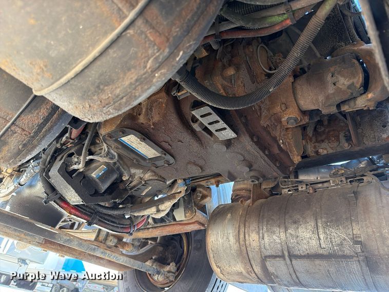 image for item YA5138 2016 International 8600 toter truck