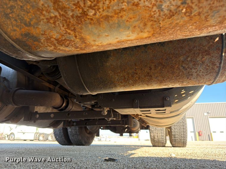 image for item YA5138 2016 International 8600 toter truck