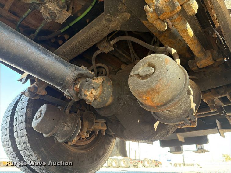 image for item YA5138 2016 International 8600 toter truck