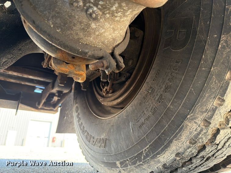 image for item YA5138 2016 International 8600 toter truck