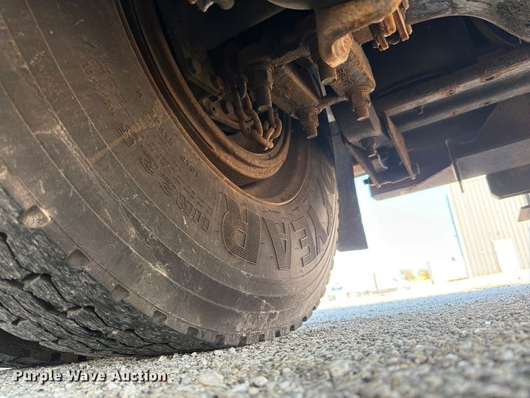 image for item YA5138 2016 International 8600 toter truck
