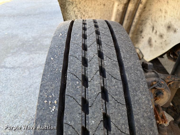 image for item YA5138 2016 International 8600 toter truck